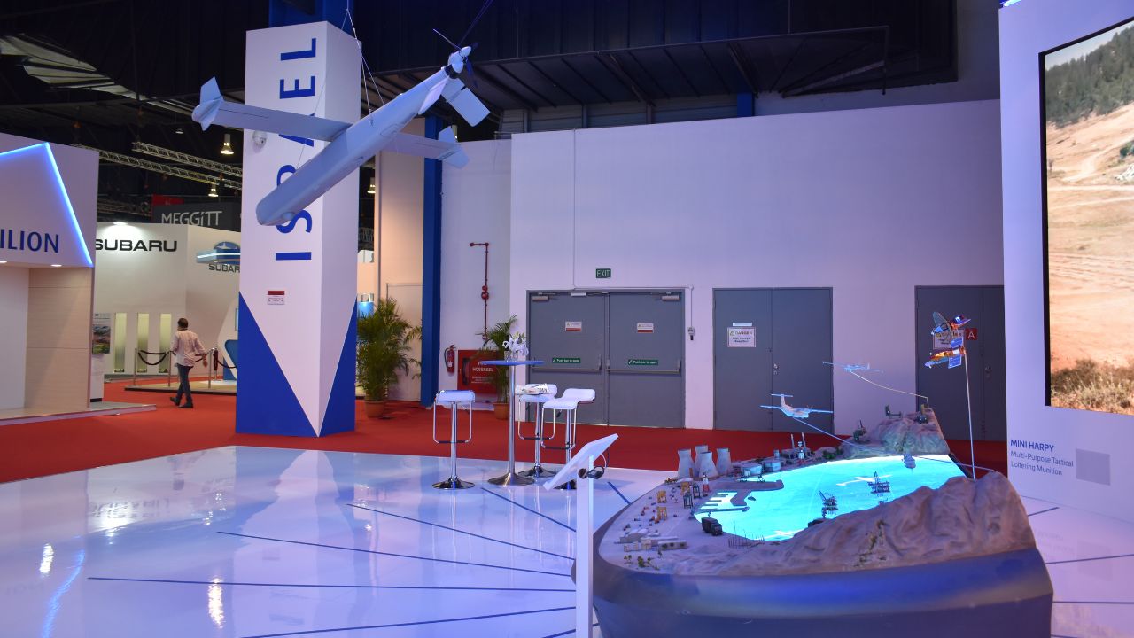 自衛隊SHILDはここから？　ウクライナ侵攻2年前に見たドローンと無人機が“飛ぶ”ジオラマ