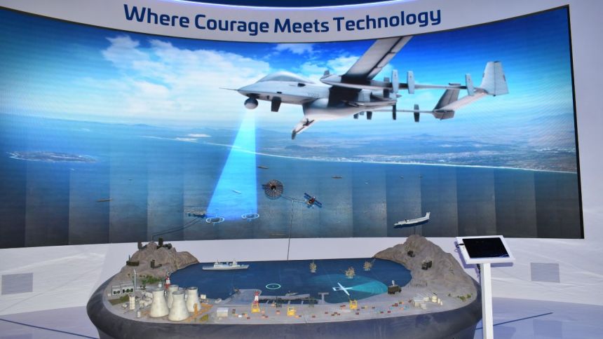 自衛隊SHILDはここから？　ウクライナ侵攻2年前に見たドローンと無人機が“飛ぶ”ジオラマ