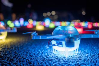 ROBOZ、妙高市制施行20周年でドローンショーを開催