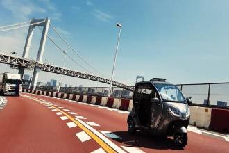 EV INNOVATOR、3人乗りEVモビリティ「e-NEO」全国規模の充実した整備対応・保証体制で購入後も安心の都市型モビリティライフを