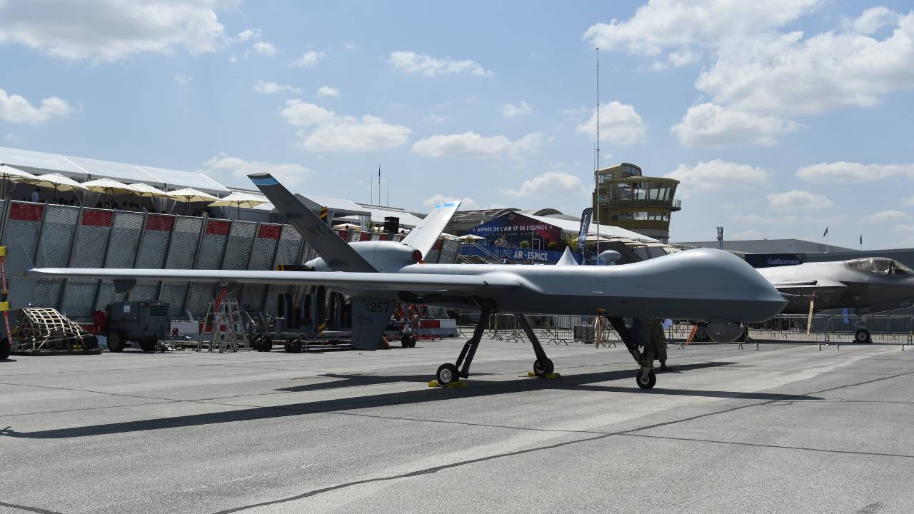 日本でマイナーな欧州無人機2機種に見るMALEの将来の姿 「標準形」をはずれた？　日本も関わるユーロドローンとオーソドックスな姿のAAROK