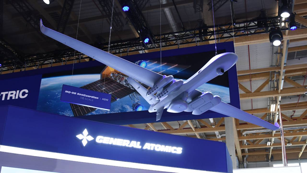 日本でマイナーな欧州無人機2機種に見るMALEの将来の姿 「標準形」をはずれた？　日本も関わるユーロドローンとオーソドックスな姿のAAROK