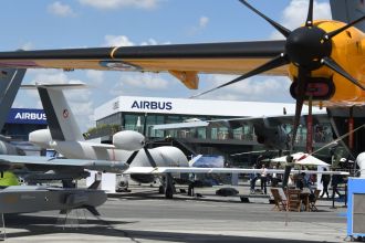 日本でマイナーな欧州無人機2機種に見るMALEの将来の姿 「標準形」をはずれた？　日本も関わるユーロドローンとオーソドックスな姿のAAROK