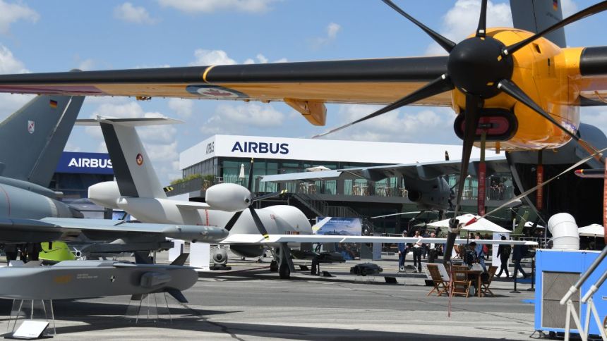 日本でマイナーな欧州無人機2機種に見るMALEの将来の姿 「標準形」をはずれた？　日本も関わるユーロドローンとオーソドックスな姿のAAROK