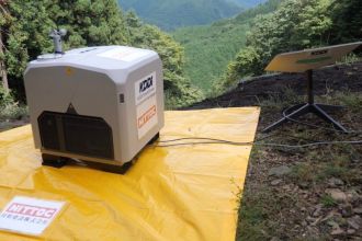 日特建設、KDDIスマートドローン、KDDI、自動充電ポート付きドローンを活用したのり面工事の遠隔測量実証に成功