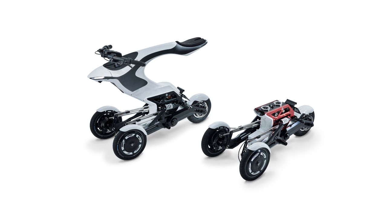 RDS、ジャパンモビリティショーでRaptor角田裕毅モデル「Sparrow Tsunoda Edition」初公開