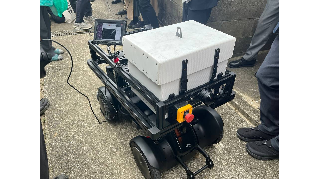 Prodrone、日本初!ドローンが近づくと地上の信号が赤になる「空と道がつながる愛知モデル2030」 ~未来の三次元交通網を佐久島で披露~