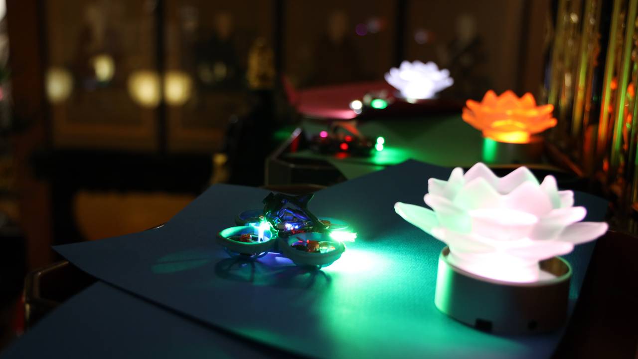 [広島県府中市]ドローン寺 釈迦院、「無人航空祭」を開催。幻想的な「本堂内ドローンショー奉納」と「第6回マイクロドローンレース」を2026年1月4日に実施