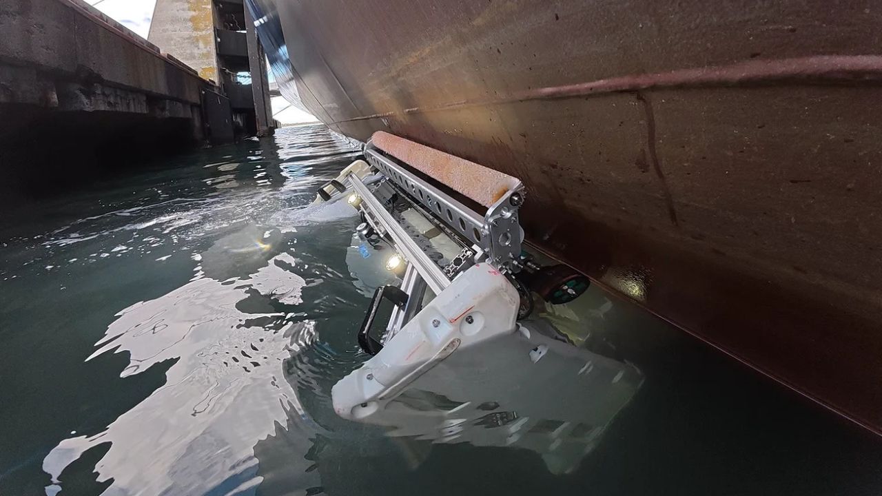 海洋DXを加速！FullDepthが開発中の国産・船底清掃ロボットによる「GX・燃費改善・CO2排出削減」に向けた実機稼働を公開