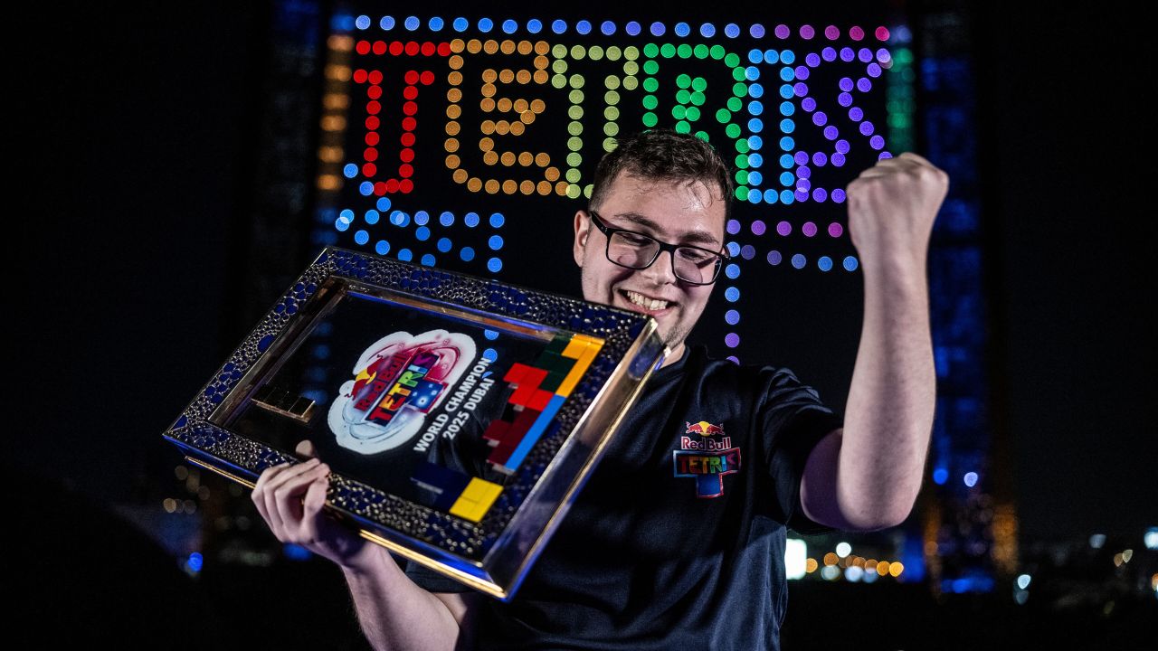 2,000機以上のドローンを使用した、世界初の空中テトリス公式戦 Red Bull Tetris World Final