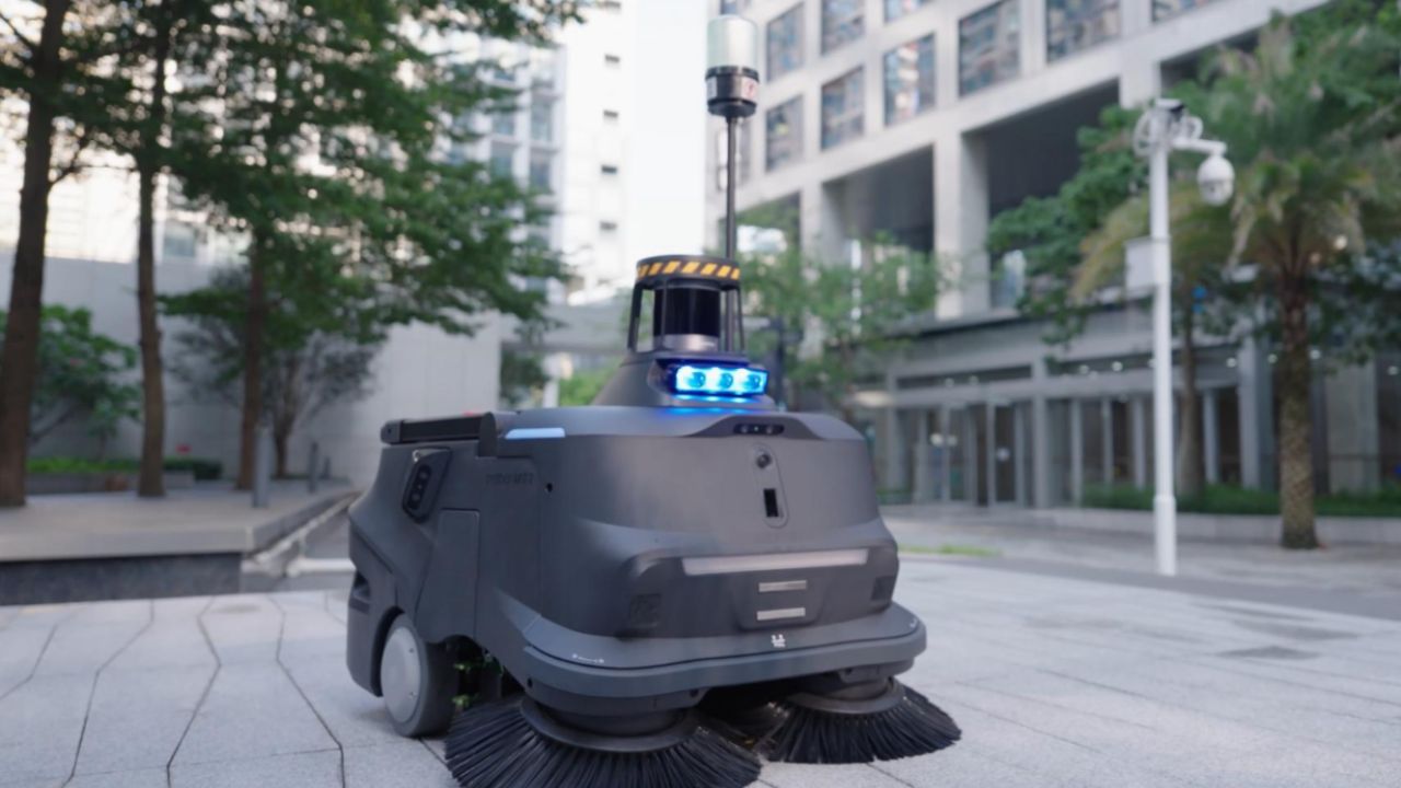 日本AIセンターホールディングス、外で使える。お掃除ロボット日本で発売開始。