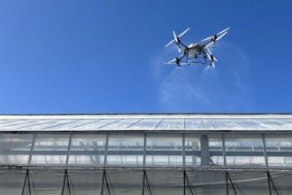 日本ペイントホールディングス、ドローンで光透過型遮熱塗料を散布「あいち農業イノベーションプロジェクト」へ参画