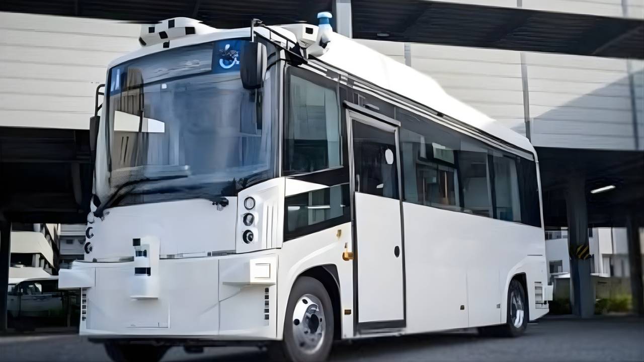 アイサンテクノロジー、レベル４自動運転技術の許認可取得に向けて実証～自動運転バス試乗体験や出発式を京田辺市と木津川市で実施～