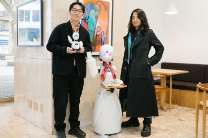 オリィ研究所、期間限定キャラバンカフェ「分身ロボットカフェDAWN ver.β in Morioka」詳細決定　番田雄太氏の書画作品を特別展示