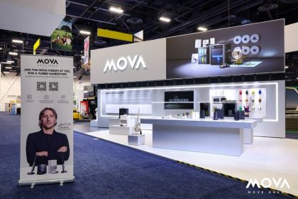 [CES 2026]AIスマートリビングを提案するMOVA、ドローン型の飛行移動するロボット掃除機など「陸・水・空」にアプローチする製品ラインナップを発表