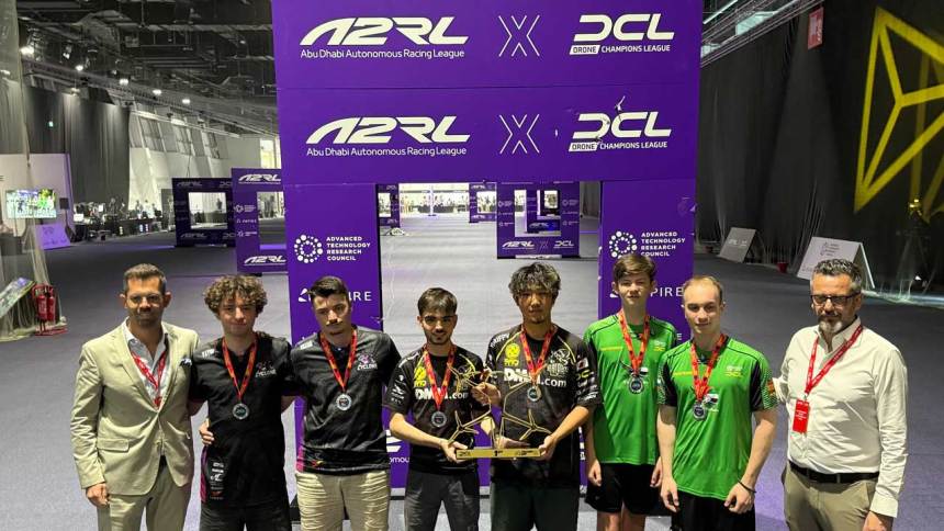 世界が注目！イーロン・マスク氏も反応したAIドローン対決の舞台裏で、DRONE SPORTS株式会社が技術協力・インタビュー対象に