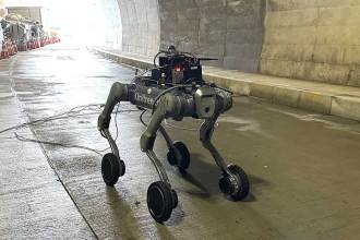 四足歩行ロボット