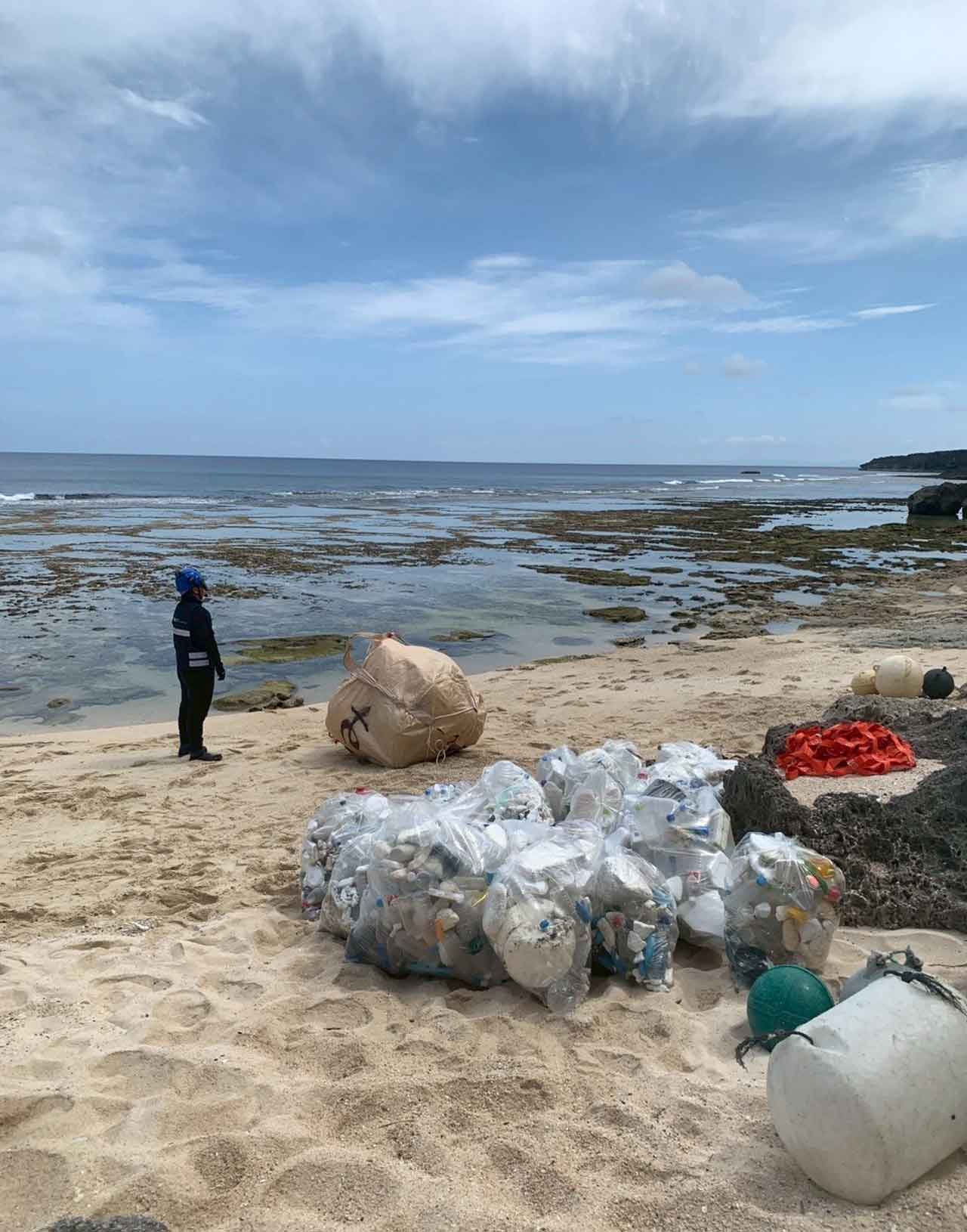海岸に集まったゴミ