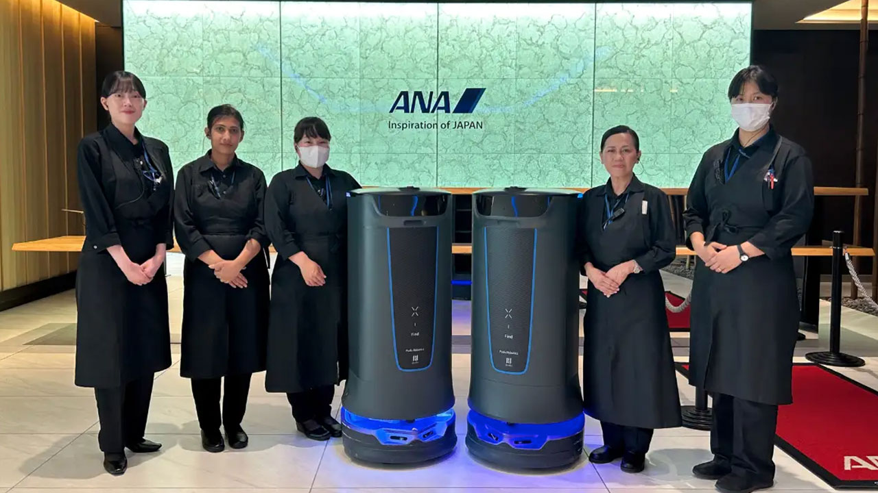 DFA Robotics、羽田空港と成田空港のANAラウンジにおいて、下げ膳ロボット「HolaBot」を提供