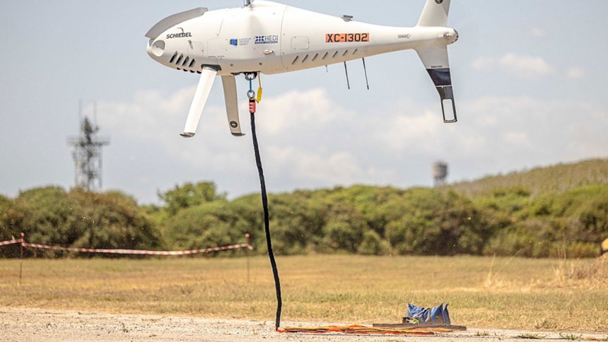 Schiebel社のCAMCOPTER S-100、過酷な戦場環境で日々の物資輸送に成功