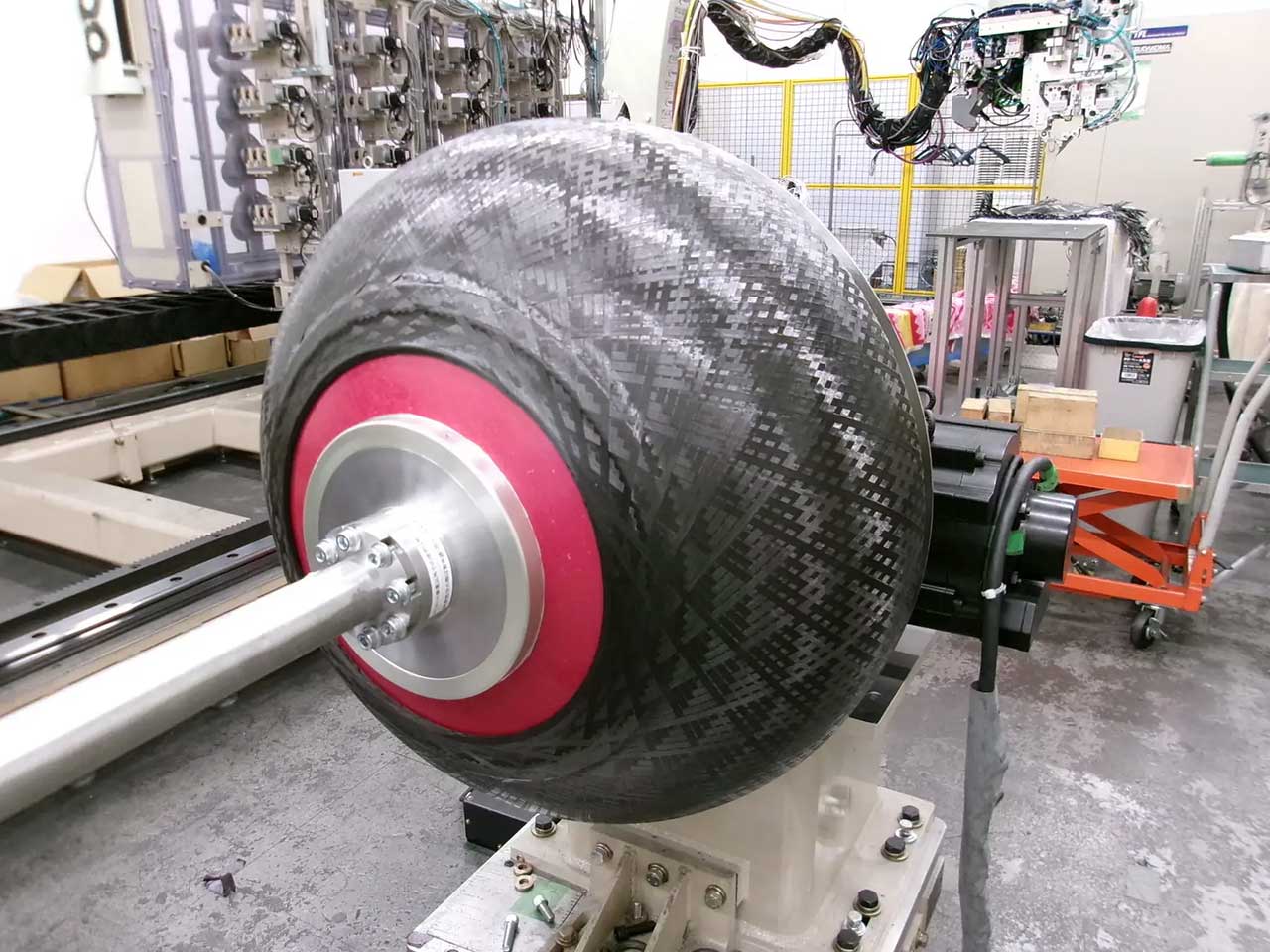 共同開発した設計最適化システムを利用して設計したタンクの試作品