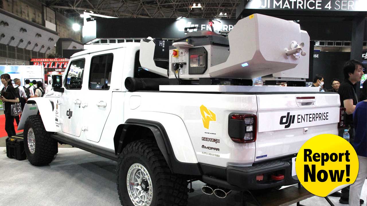 SUVの荷台に2機のDJI Dock 3が乗せられていた