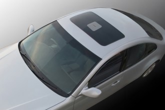 端末を自動車に搭載したイメージ