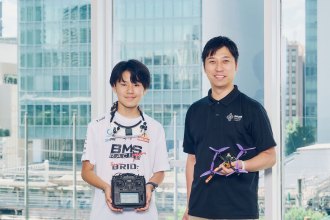 ドローンレース界の新星！高校生レーサー山本悠貴選手とドローンショー・ジャパンがスポンサー契約を締結