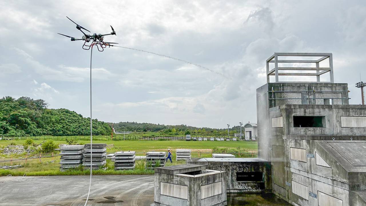 WorldLink&Company、消防用ドローン「Cesur-III」日本初の放水デモを全国消防救助技術大会で一般公開