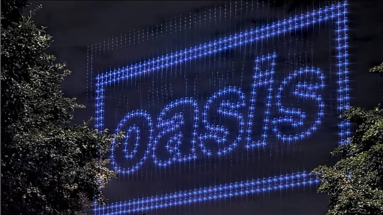 Oasis、ドローンでシカゴの夜空を彩る
