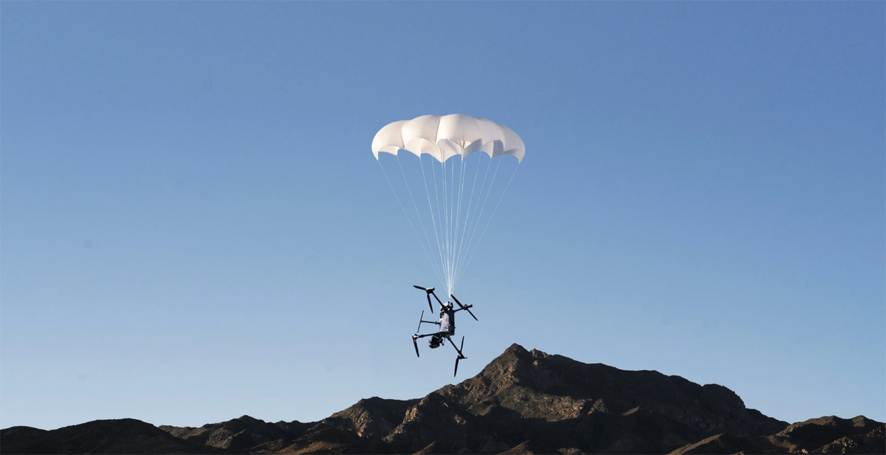 260709_DJI_Matrice400-AP100-Parachute_01ha6aFPSP