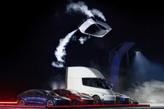 261016_Tesla-Roadster_topbkmCB4GC